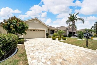 1013 Emerald Dunes Dr in Sun City Center, FL - Building Photo - Building Photo