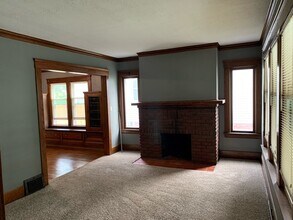 1595 Warren Rd, Unit Lower in Lakewood, OH - Foto de edificio - Building Photo