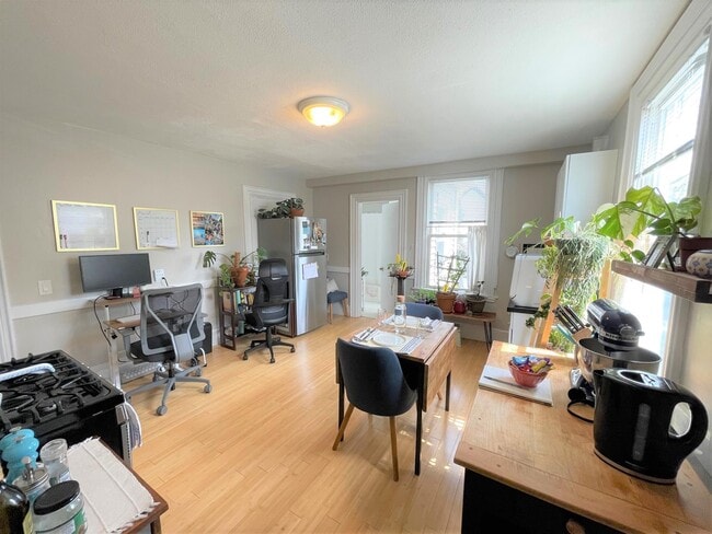 16 Cutter St, Unit 2R, Unit 2R