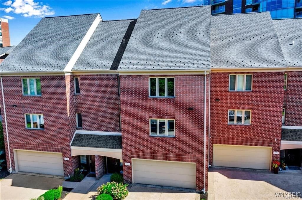 11 Ojibwa Cir in Buffalo, NY - Building Photo