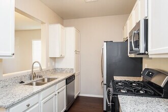 245 Vertigo Tulip Ct in Las Vegas, NV - Building Photo - Building Photo