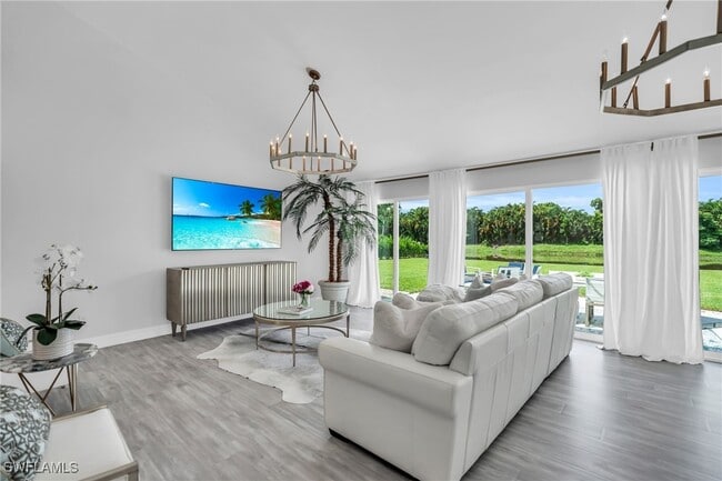 property at 2649 Longboat Dr