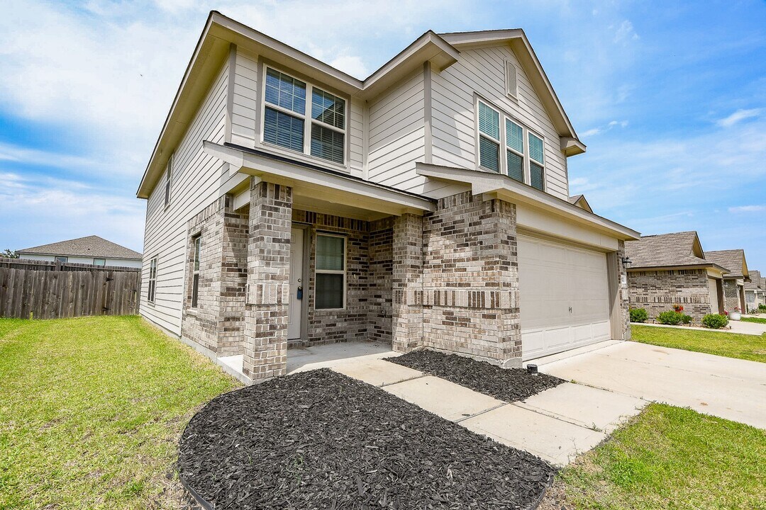 11072 N Lake Mist Ln in Willis, TX - Building Photo