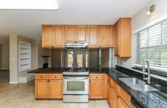 5218 Cumberland Dr in Tampa, FL - Building Photo - Building Photo