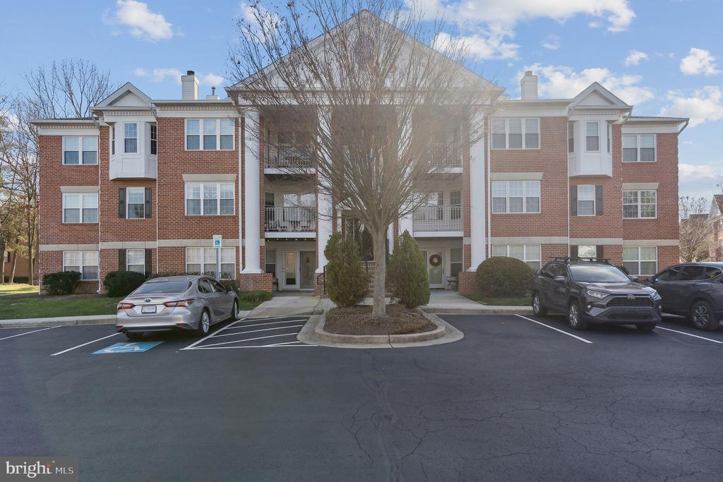 2405 Forest Edge Ct in Odenton, MD - Building Photo