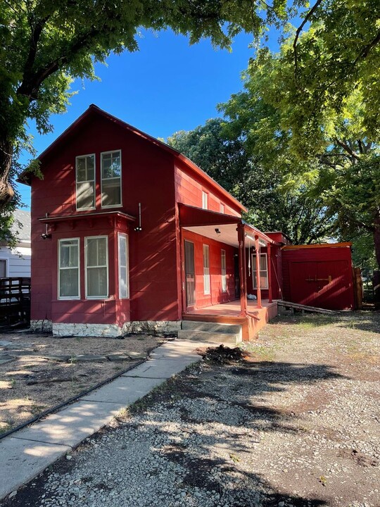 504 E 10th St in Newton, KS - Building Photo