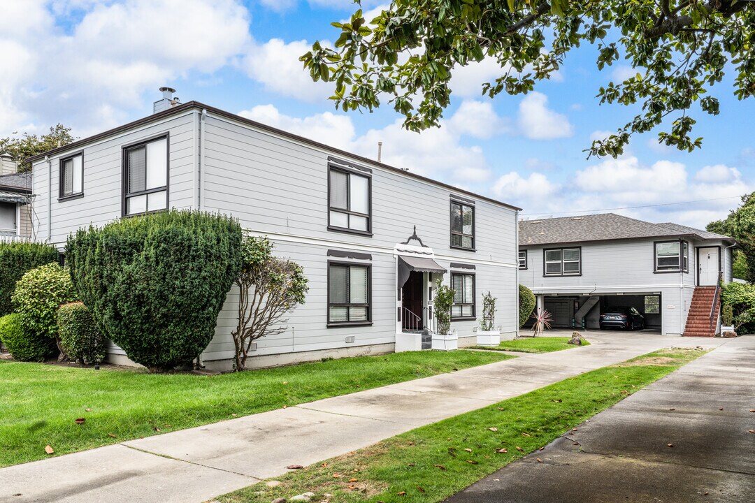1607 Santa Clara Ave in Alameda, CA - Foto de edificio
