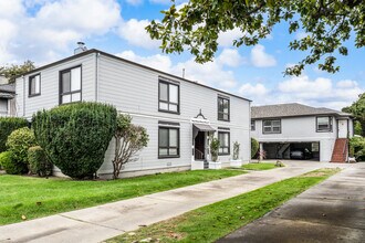 1607 Santa Clara Ave in Alameda, CA - Building Photo - Building Photo