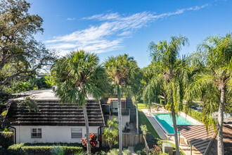 Olde Naples Villas in Naples, FL - Building Photo - Building Photo