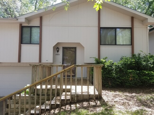 12909 Ames Ave in Omaha, NE - Building Photo - Building Photo