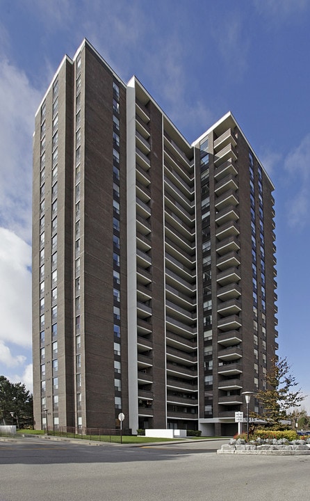 1515 Lakeshore Rd E in Mississauga, ON - Building Photo