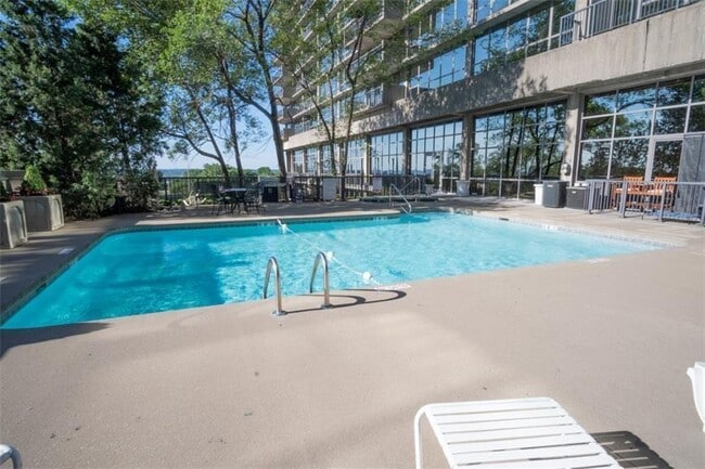 600 Admiral Blvd, Unit 1104 in Kansas City, MO - Building Photo - Building Photo