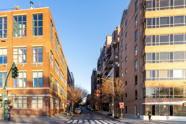 366 W 11th St in New York, NY - Building Photo - Building Photo