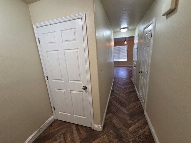 1000 E Bluffview in Washington, UT - Foto de edificio - Building Photo