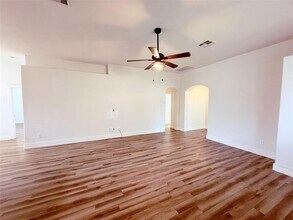 207 Mollie Dr in Hutto, TX - Building Photo - Building Photo