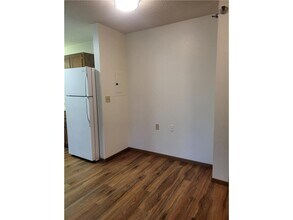 609 Main St S in Renville, MN - Foto de edificio - Building Photo