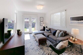 340 Concord Av in Toronto, ON - Building Photo - Building Photo