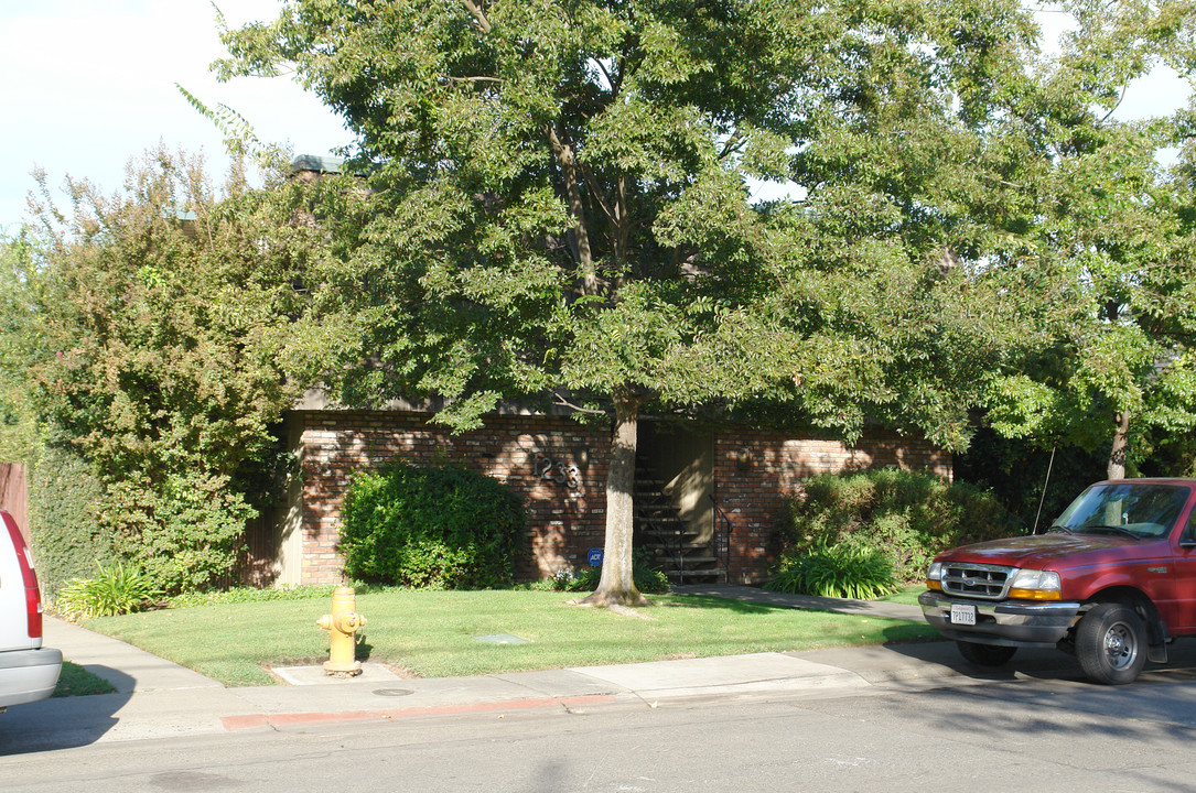 1229-1233 Jonas Ave in Sacramento, CA - Foto de edificio