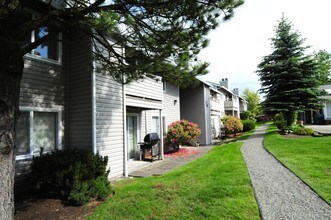 Glennbrook in Lynnwood, WA - Building Photo - Building Photo