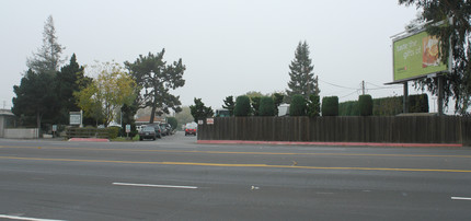 1309 Oakland Rd in San Jose, CA - Foto de edificio - Building Photo