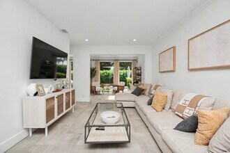 6744 Via Regina in Boca Raton, FL - Building Photo - Building Photo