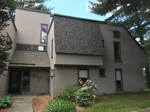 47 Mallard Dr in Avon, CT - Foto de edificio - Building Photo