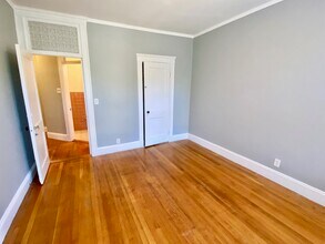 17 Warwick Rd, Unit 5 in Brookline, MA - Building Photo - Building Photo