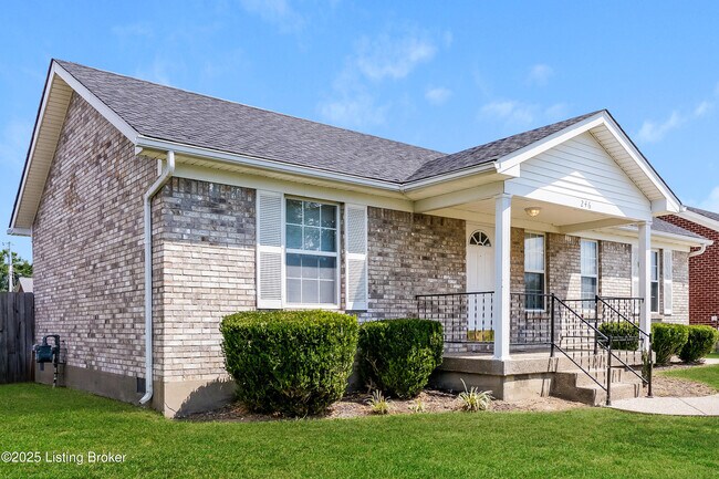 246 Beech Cliff Cir in Shepherdsville, KY - Foto de edificio - Building Photo