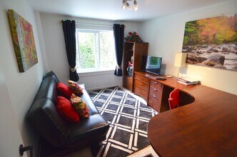 1210 14th St E in North Vancouver, BC - Building Photo - Building Photo