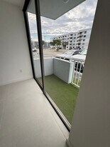 8261 NW 8th St, Unit 130 in Miami, FL - Building Photo
