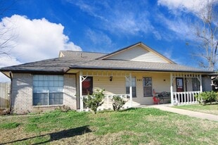 707 Ruth Ct in Navasota, TX - Building Photo