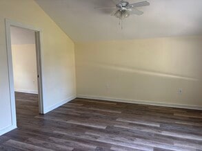 21 Amity St in New London, CT - Building Photo - Building Photo