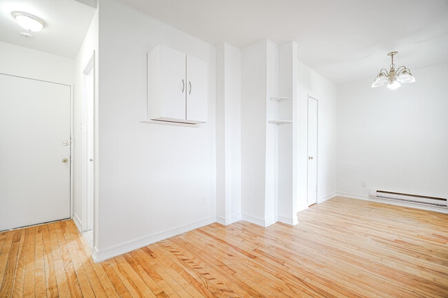 property at 11700 Rue Pasteur