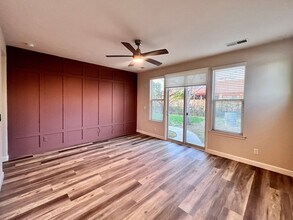 3287 Dennis Ave in Clovis, CA - Building Photo - Building Photo