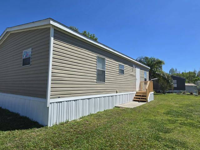 221 Cherry Ln in Tampa, FL - Building Photo