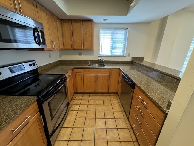 325 Franklin St, Unit 308 in Cambridge, MA - Building Photo - Building Photo