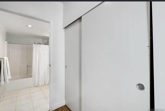 property at 425 W Beech St