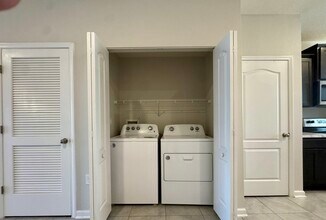 3992 Village View Ln in Orange Park, FL - Foto de edificio - Building Photo