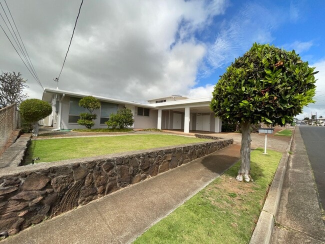 property at 1472 Kalauipo St