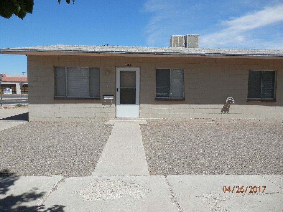 915 S Platinum Ave in Deming, NM - Building Photo