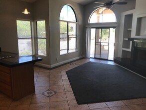 1502 E Estrid Ave in Phoenix, AZ - Foto de edificio - Building Photo