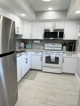 10215 Regal Dr, Unit #8 in Largo, FL - Building Photo - Building Photo