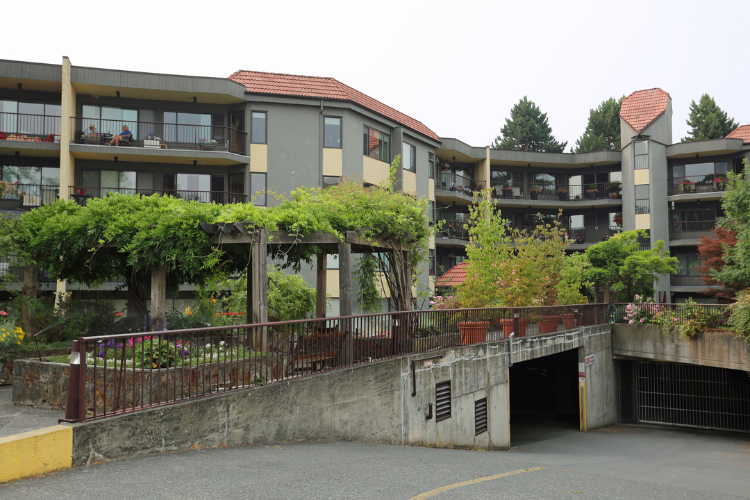 The Chateauneuf in Victoria, BC - Building Photo