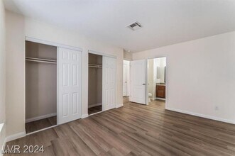 7200 W Pirates Cove Rd in Las Vegas, NV - Building Photo - Building Photo