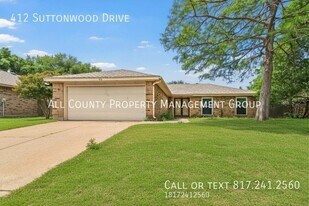 412 Suttonwood Dr in Fort Worth, TX - Building Photo