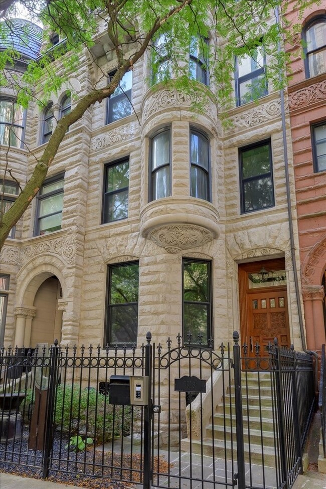 1318 N Astor St in Chicago, IL - Building Photo - Building Photo