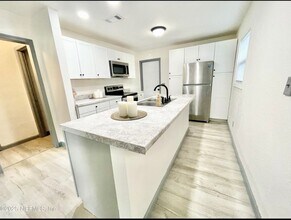 7381 Fernandina Ave in Jacksonville, FL - Building Photo - Building Photo