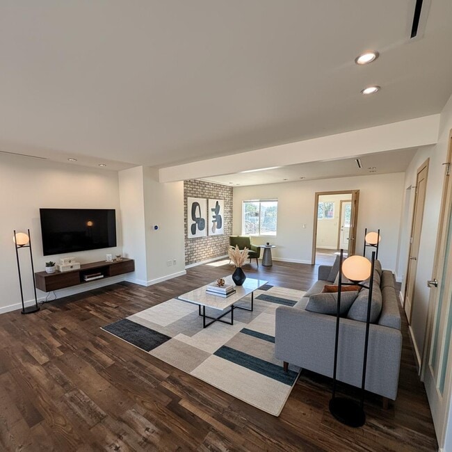 13851 Santa Ana Ave in Fontana, CA - Building Photo - Building Photo