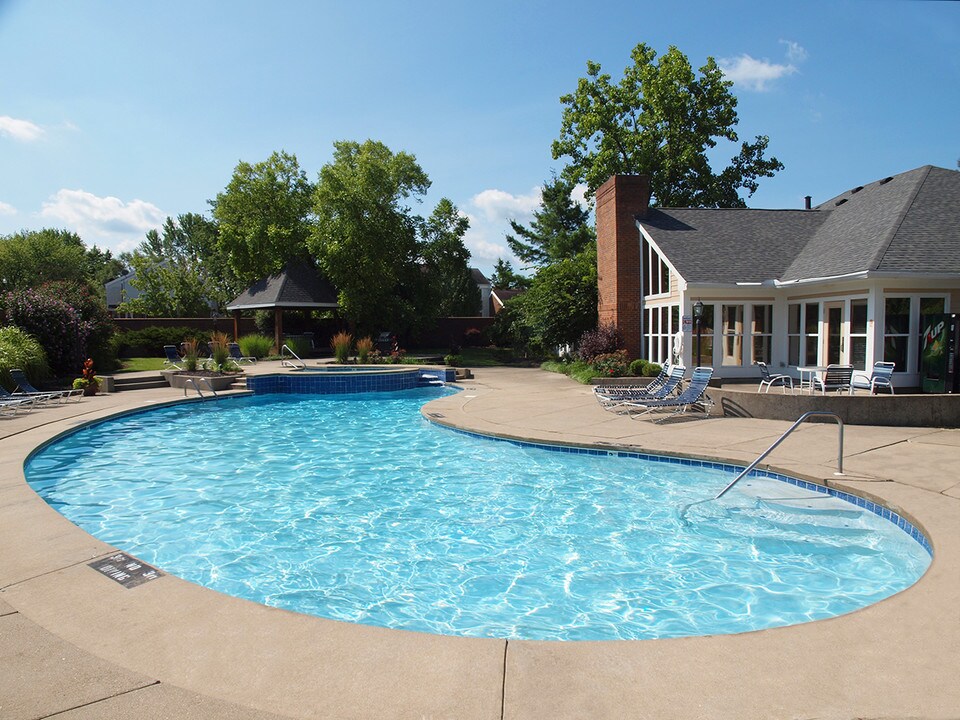 Fox Chase North in Cincinnati, OH - Building Photo