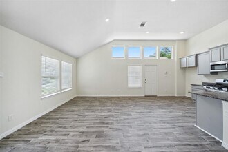 222 N Lynx Trail in Montgomery, TX - Foto de edificio - Building Photo